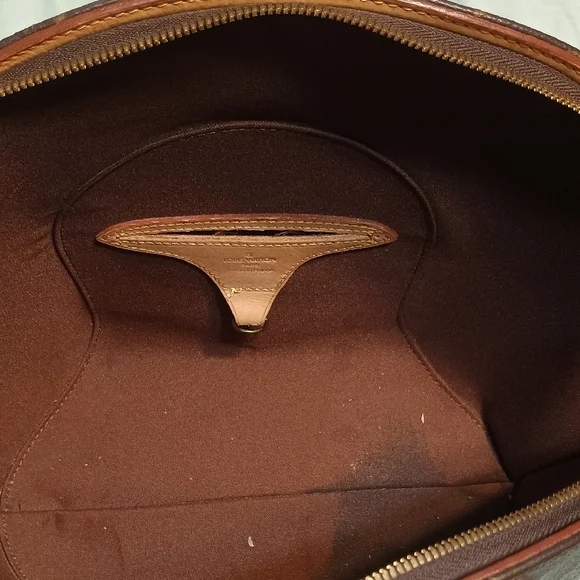 Louis Vuitton Classic Monogram Shoulder Bag - Picture 2 of 11